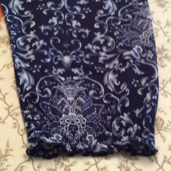 Avenue  Trendy Chic 💙empire top.  S 26 - Picture 5 of 7